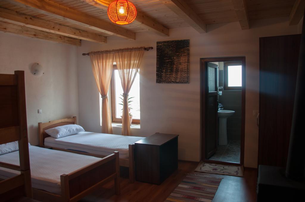 Aste Guesthouse Tropoje Zimmer foto